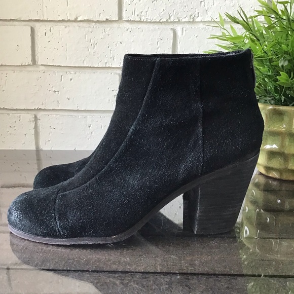 Vince Camuto Graysen Black Suede Ankle Booties - Picture 5 of 11